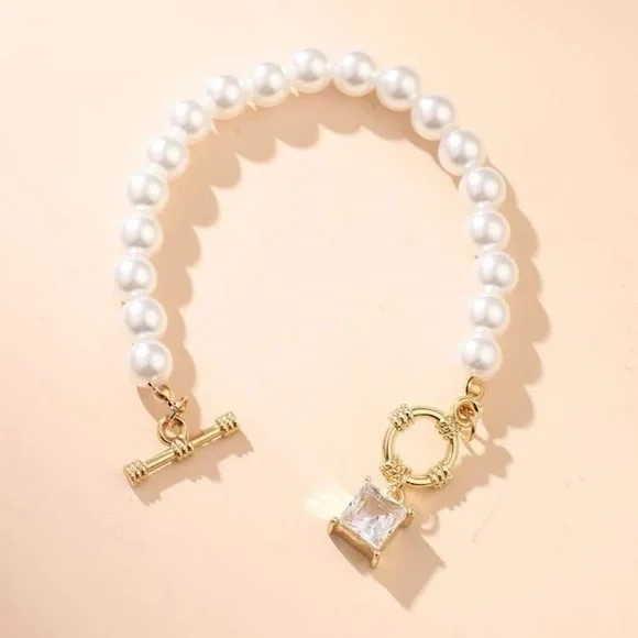 NEW Gorgeous Faux Pearl Beaded Bracelet - Picture 2 of 3